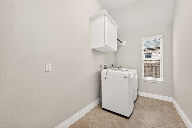 Building Photo - 27128 Allenby Park Dr