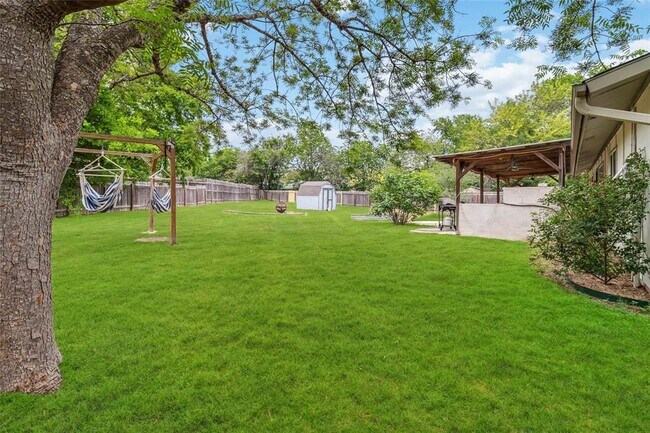 Building Photo - 11204 Applewood Dr