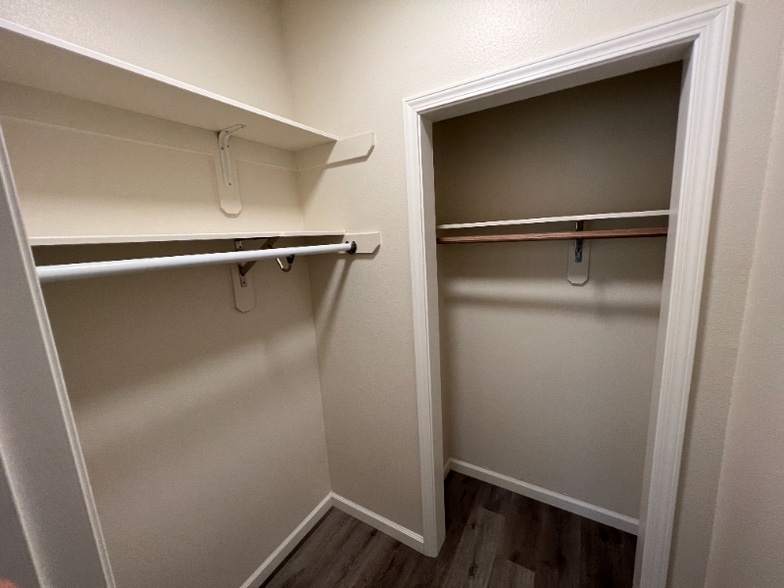 Building Photo - 934 N Van Ness Ave