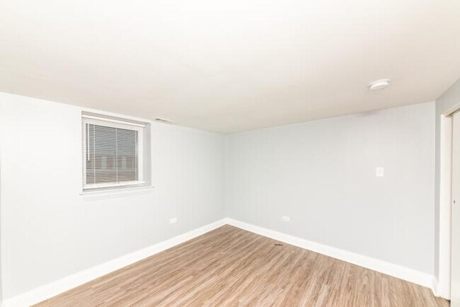 Building Photo - 4 bedroom in Lansing IL 60438