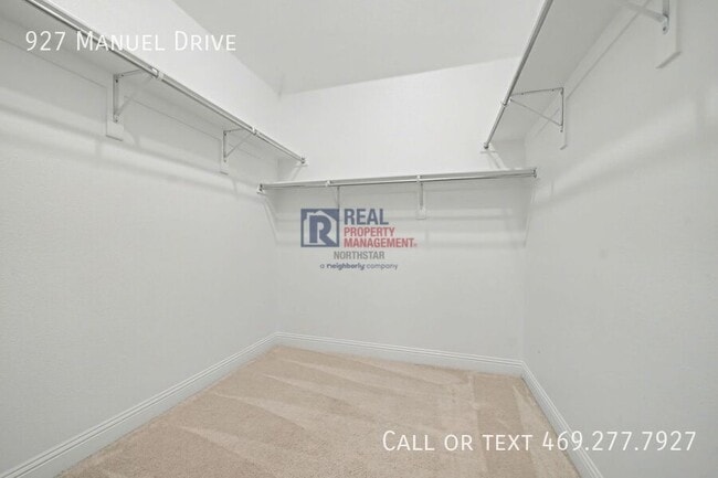 Building Photo - 927 Manuel Dr