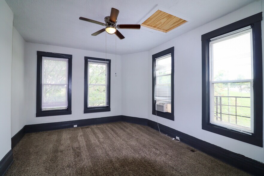 Building Photo - 1 W McMillan St