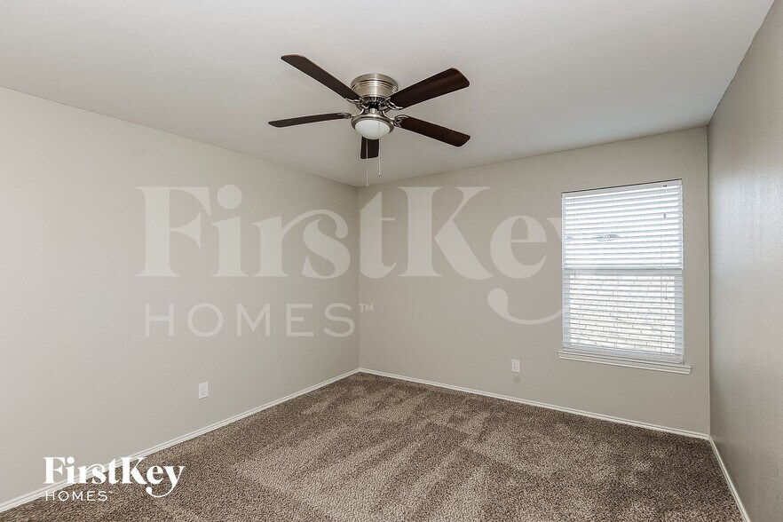 Building Photo - 4516 Mountain Oak St