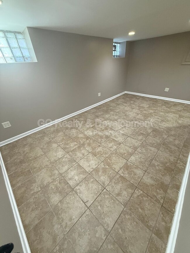 Building Photo - 9951 S Oglesby Ave