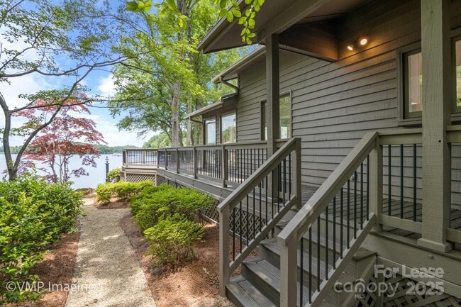 Building Photo - 449 Windward Dr