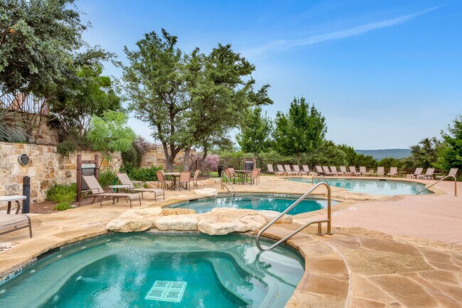 Building Photo - 18004 Edgewood Way