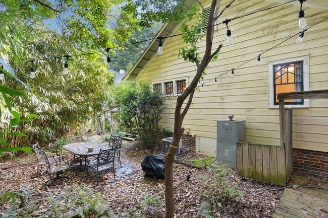 Building Photo - Prime UNC Location – 2BR Home Across from UNC Public Health