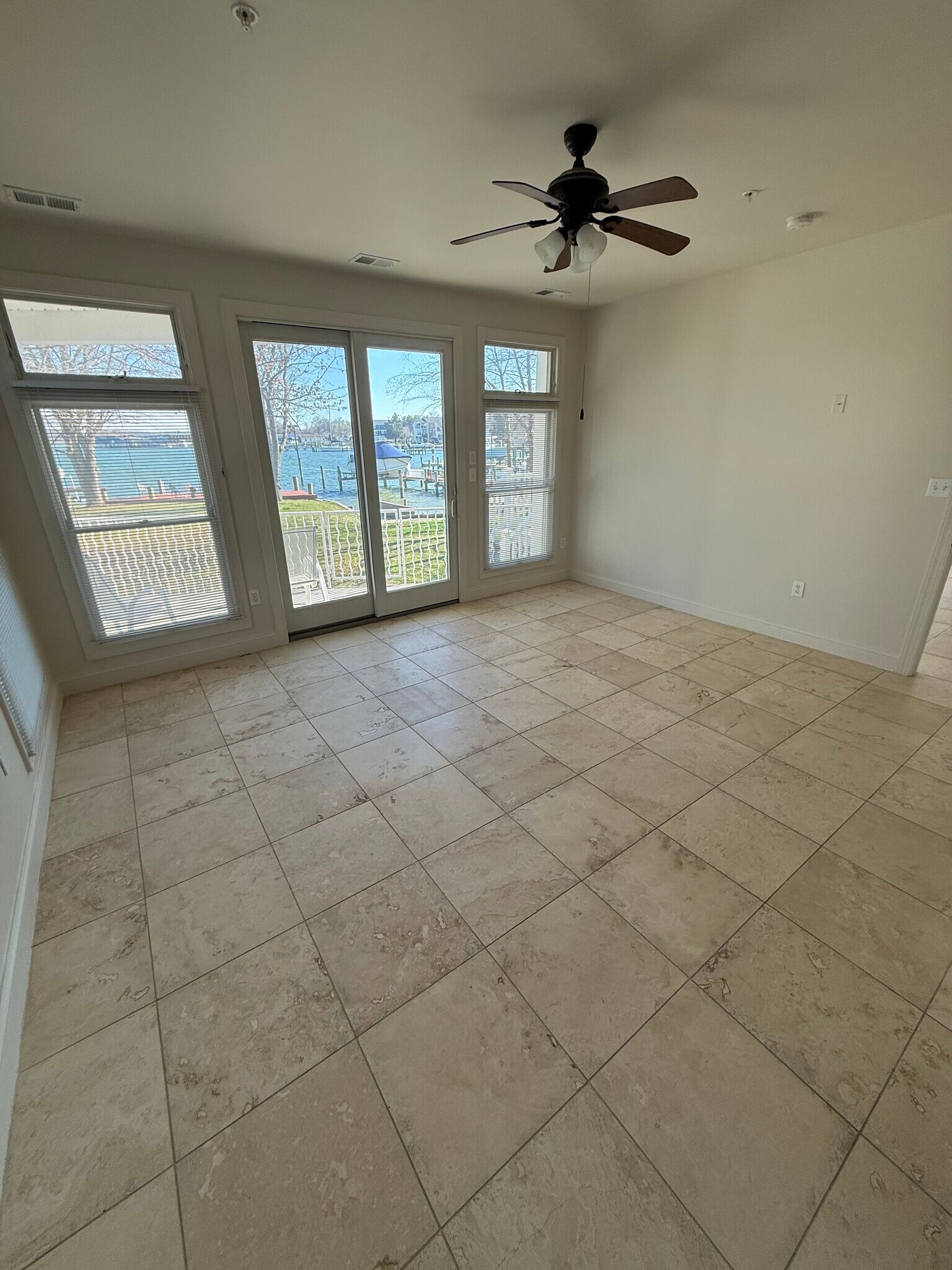 Building Photo - 943 Williams St