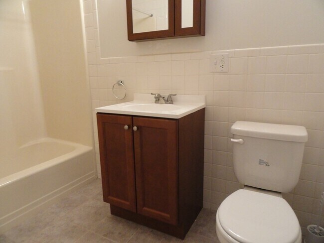 Building Photo - 39 Paris St