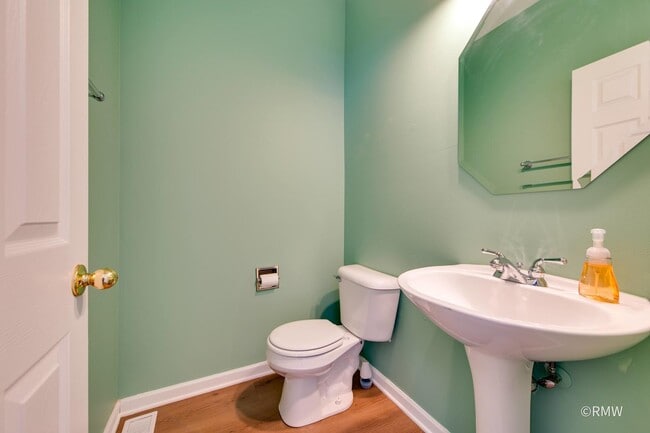 Building Photo - 27 Monarch Dr