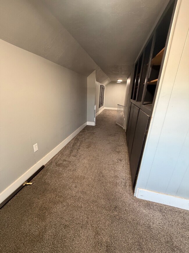 Building Photo - 327 N 400 W