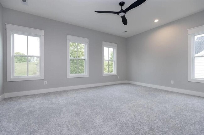 Building Photo - 633 Village Way