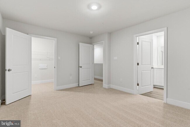 Building Photo - 5221 Manor Park Dr