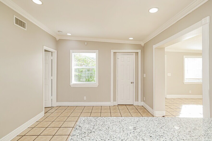 Building Photo - 395 Plum Tree Dr