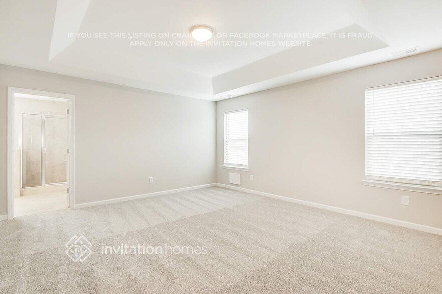 Building Photo - 3941 Lake Manor Way