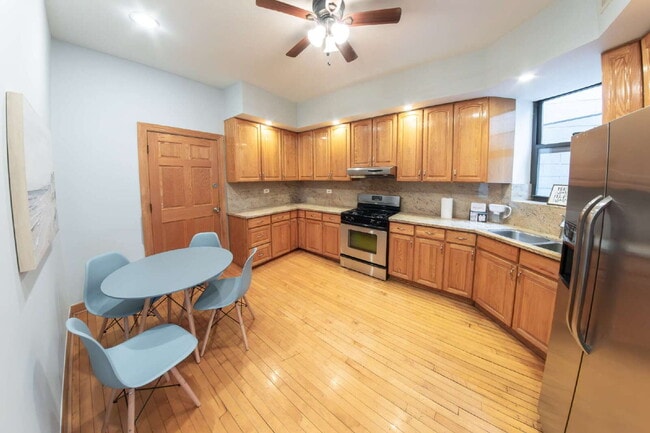 Building Photo - 3-Bedroom Apartment in Ukrainian Village / Humboldt Park!