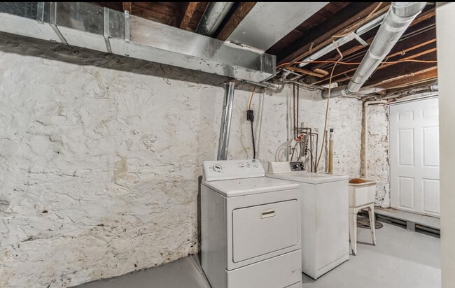 Building Photo - 2934 Clifton Park Terrace