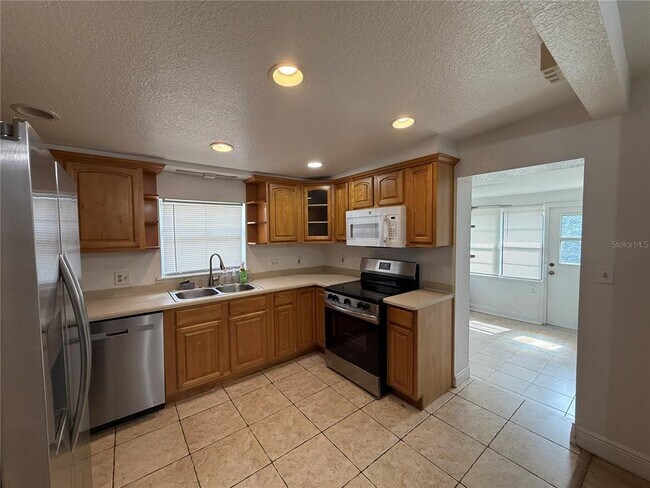 Building Photo - 524 N Lakemont Ave