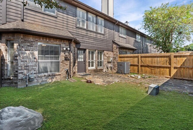 Building Photo - 2118 Gemini St