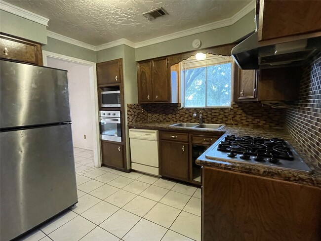 Building Photo - 12322 Huntington Field Dr