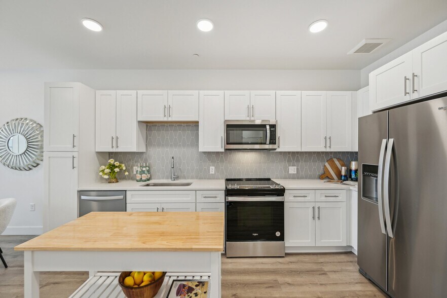 Building Photo - 2899 W 52nd Ave