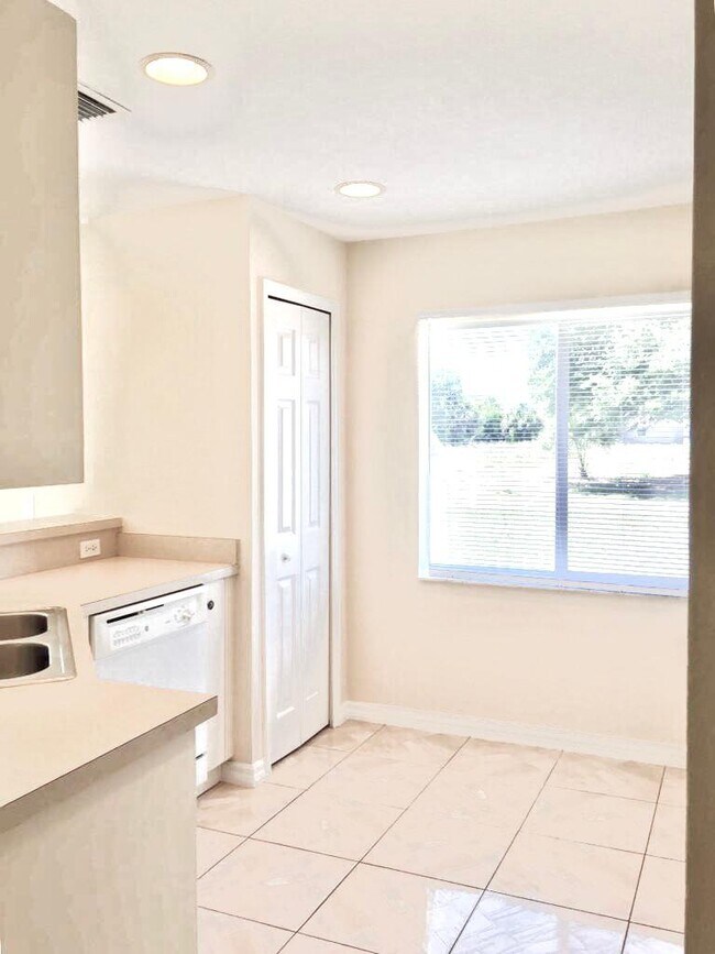 Building Photo - 2183 Hopwood Rd