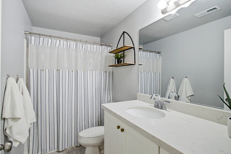 Building Photo - 617 W 4050 N