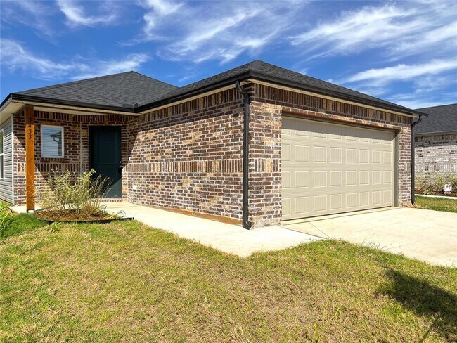 Primary Photo - 3433 Little Creek Dr
