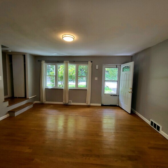 Building Photo - 549 Cumberland Rd