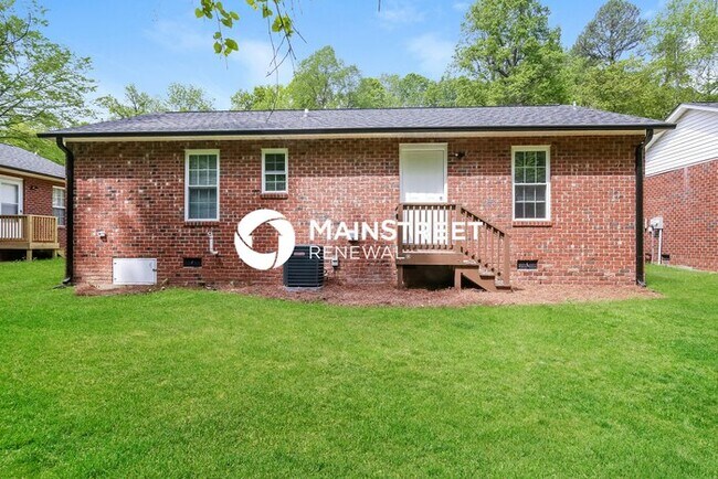Building Photo - 3 Bedroom Pet-Friendly Home in HIGH POINT,...