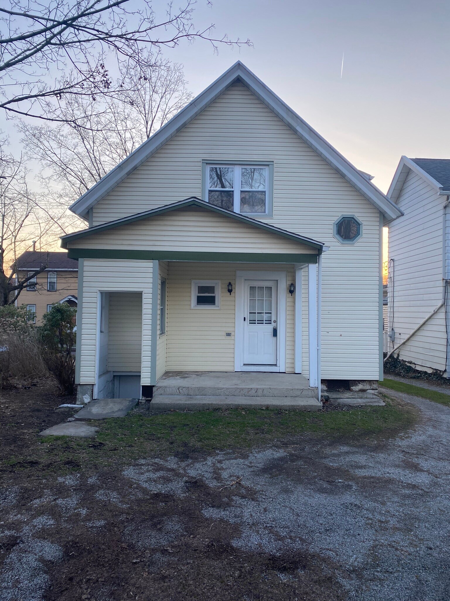 Building Photo - 116 N Clay St