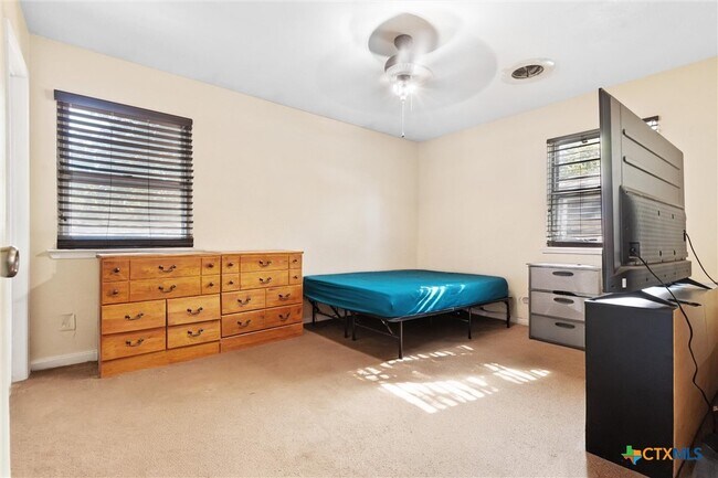 Building Photo - 1820 Gaynor Dr
