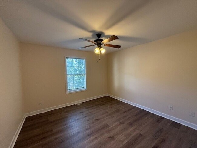 Building Photo - 3 BEDROOM, 3 BATH RANCHER IN NORTHWEST KNOX