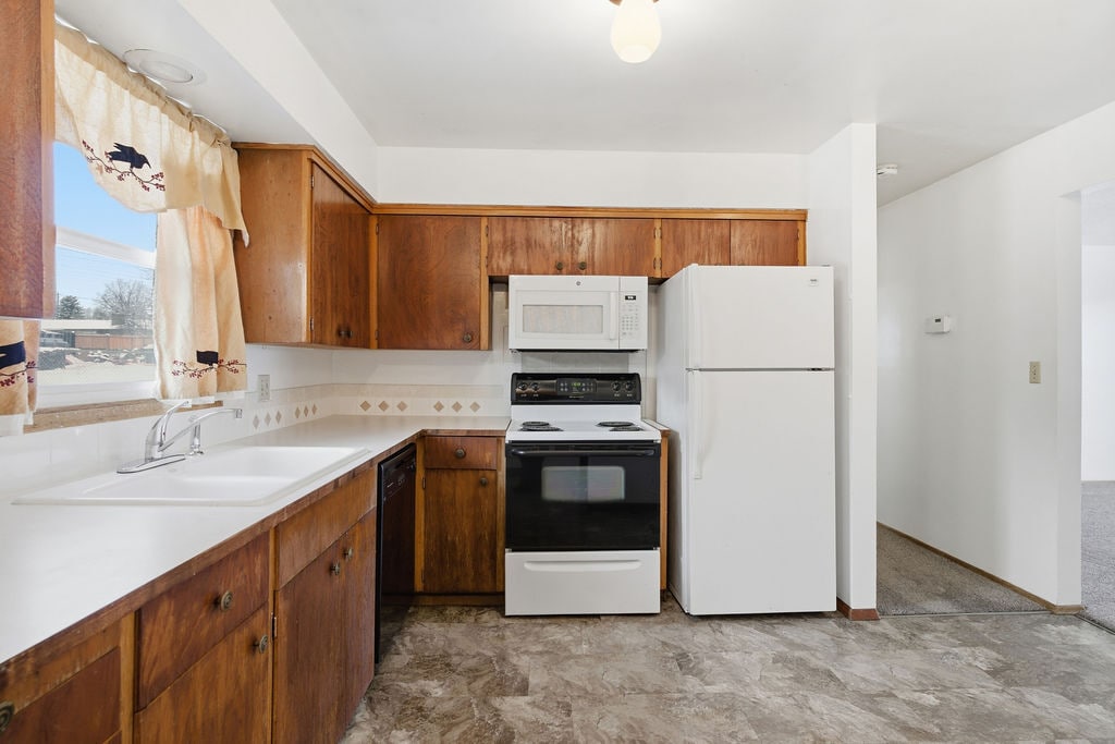 Kitchen - 12202 E 10th Ave