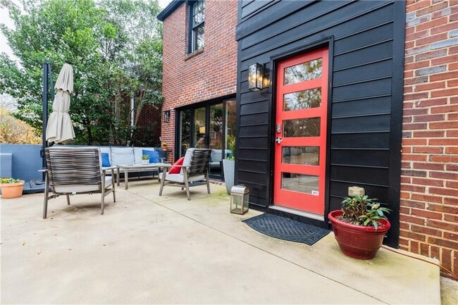 Building Photo - 360 8th St NE