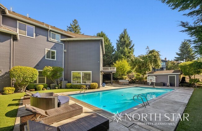 Building Photo - Stunning Bull Mountain Estate