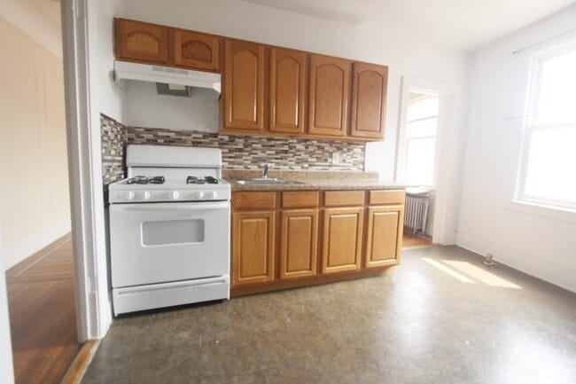 Kitchen - 477 Merrick Rd