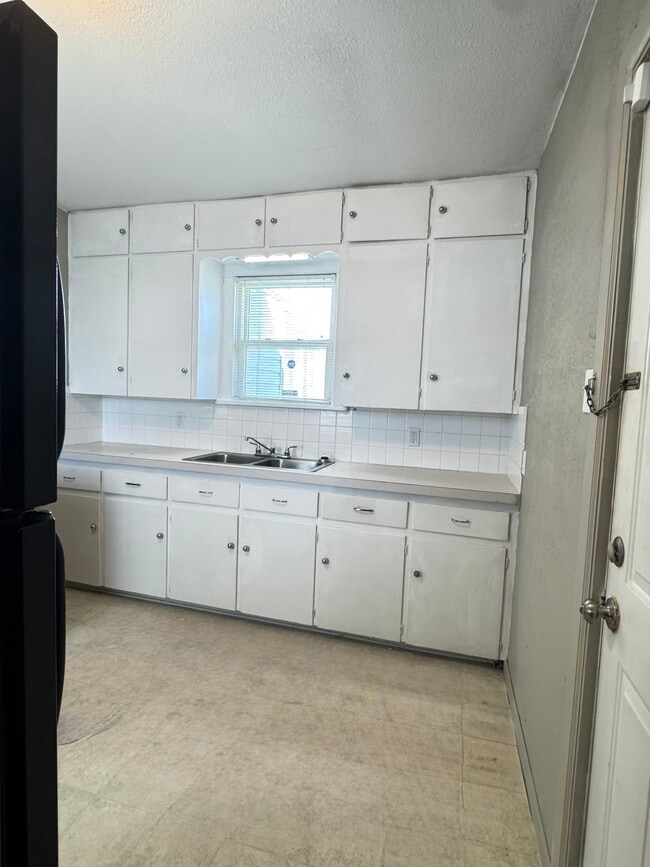 Building Photo - Grove