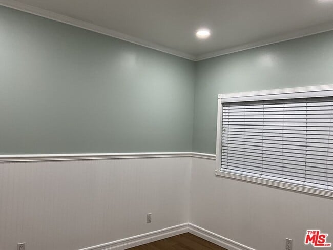 Building Photo - 6106 Rockne Ave