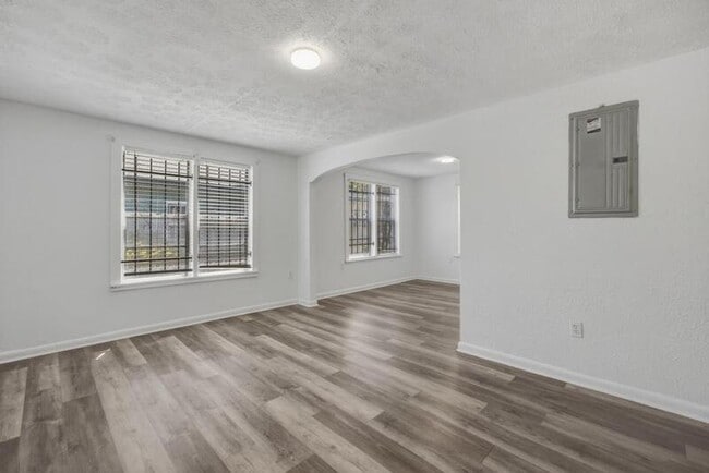 Building Photo - 1216 W 24th St