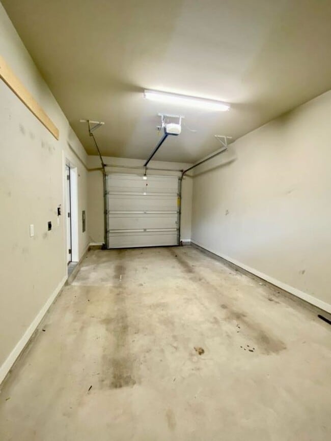 Building Photo - Beautiful Home Move in Ready Located minutes from Southtown!