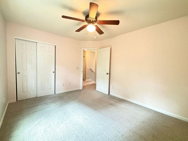 Building Photo - Available Now-Beautiful 4 BR/3BA Home