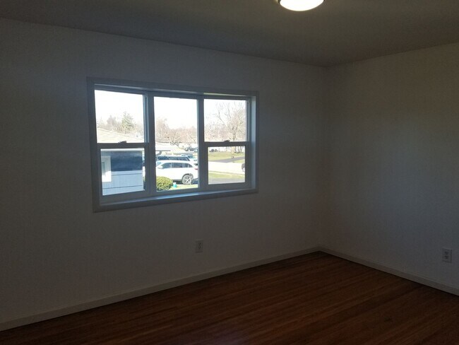 Building Photo - 577 Pinnacle Rd