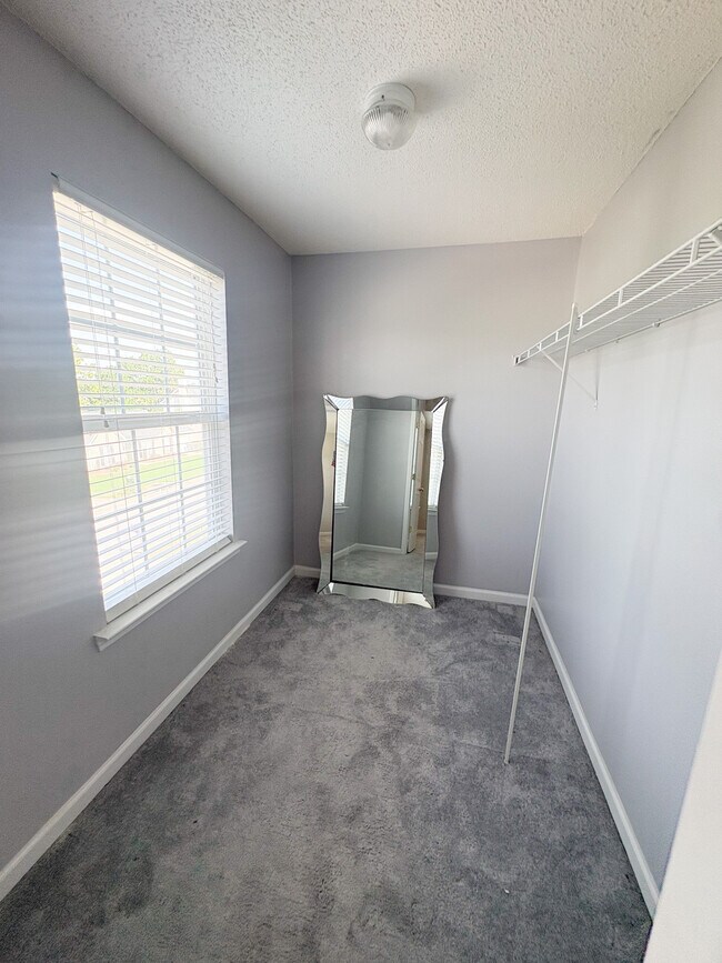 Building Photo - 159 Savannah Hills Dr