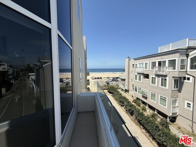 Building Photo - 2 Catamaran St