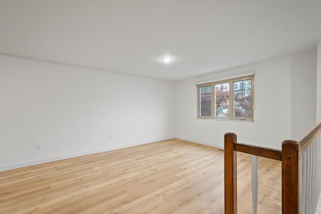 Building Photo - READY FOR MOVE IN! NEWLY RENOVATED 3 BEDRO...