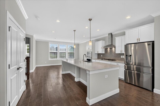 Building Photo - 8013 Central Park Dr