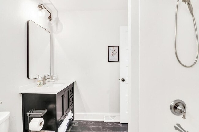 Building Photo - 543 Oakwood Trail