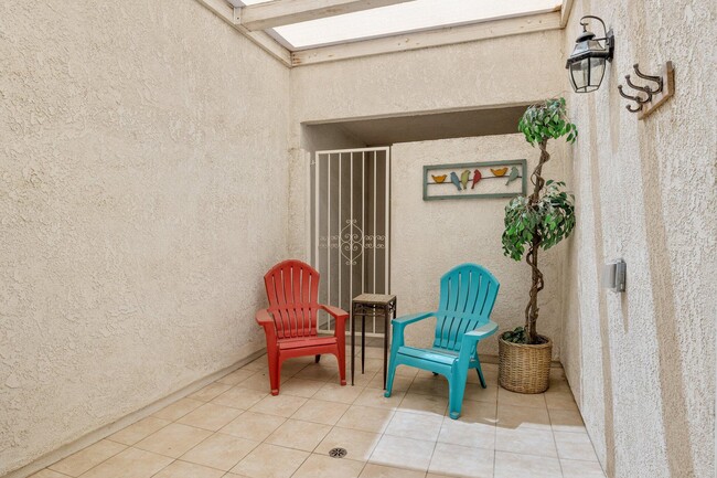 Building Photo - 73750 Cll Bisque