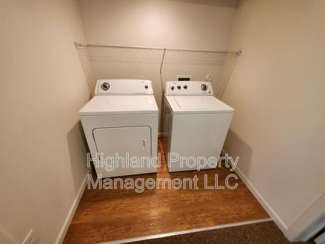 Building Photo - 1205-1207 NE Monroe St